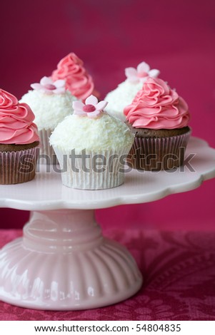 Similar – Foto Bild Muffins mit rosa Glasur auf Teller komponiert