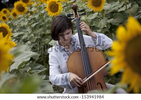 Cello concert in sunflowers