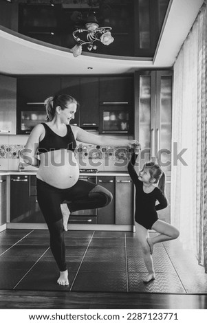 Similar – Foto Bild Frau macht Gleichgewichtsübung in Baumhaltung während sie Yoga auf der Straße praktiziert