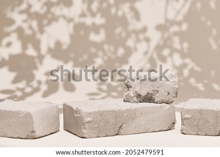 Product setting podium broken stone slabs, Piece of brick pedestal platform In the shade of a tree, rough textured blocks object placement, Matches beige in desert locations. Stockfoto © 