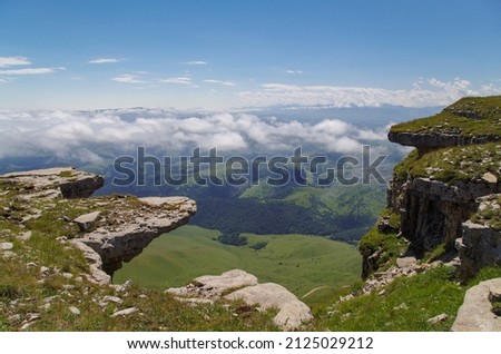 Similar – Foto Bild Hochansicht des Eiffelturms im Morgengrauen, Paris, Frankreich.