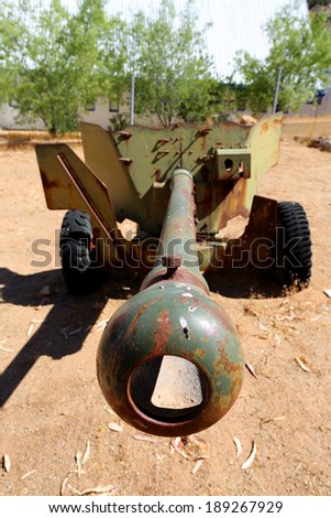 Mobile cannon muzzle end a relic of the Boer War South Africa