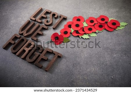 World War remembrance day. Red poppies on dark stone background. Lest we forget Foto stock © 