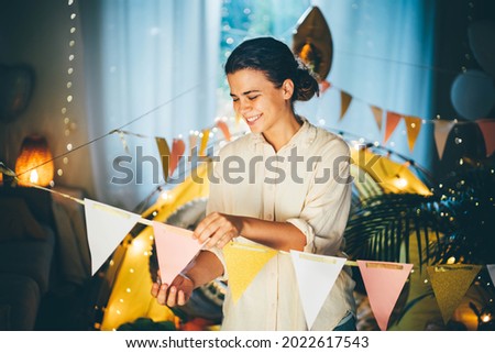 Similar – Foto Bild Frau, die Zimtbrötchen zubereitet und dekoriert.