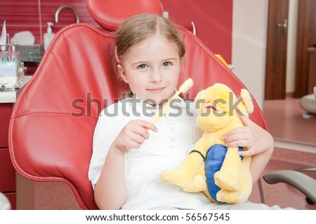 Little patient at dental clinic (no-name toy)