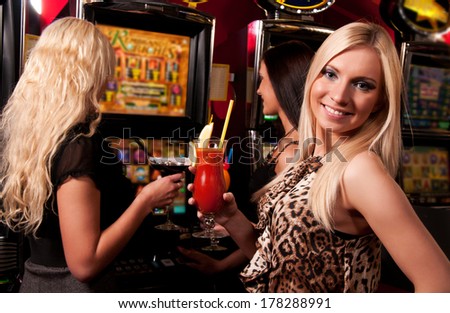 Friends in Casino on a slot machine
