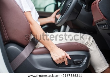 Hand adjust car seat before drive on the road . Ergonomic and safety transportation concept Foto stock © 