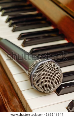 Microphone on the keyboard of classical piano