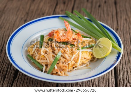 close-up Thai Fried Noodles 