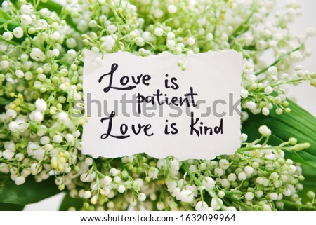 Love is patient, love is kind - calligraphy lettering on card in white flowers, biblical verce and religion concept Foto stock © 