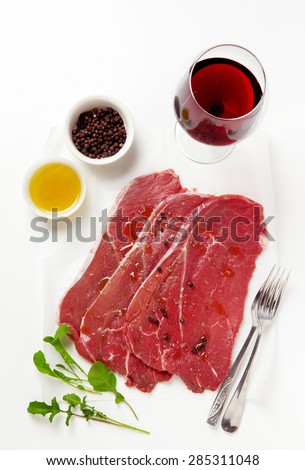 thinly sliced meat and red wine