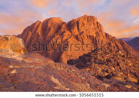 Similar – Foto Bild Steingipfel in der Wüste gegen den Abendhimmel