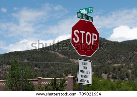 Stop Sign Don't Stop OK to Proceed Without Stopping as a Conflicting Traffic Message Stock fotó © 
