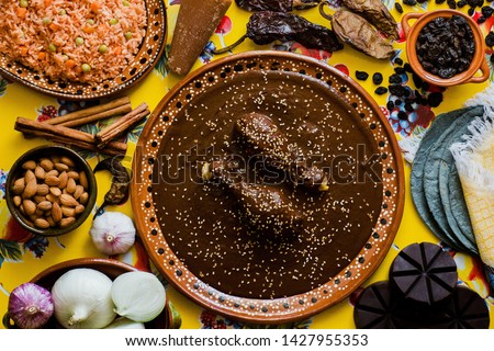 Mole Mexicano, Poblano mole ingredients, mexican spicy food traditional in Mexico Foto stock © 