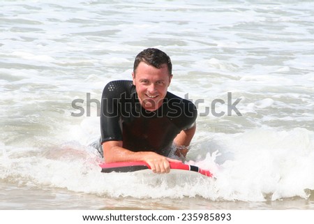 man surf