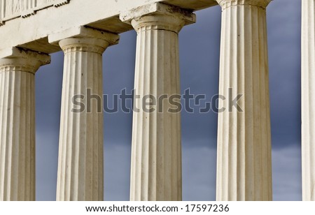 Row of ancient Greek pillars of doric rhythm