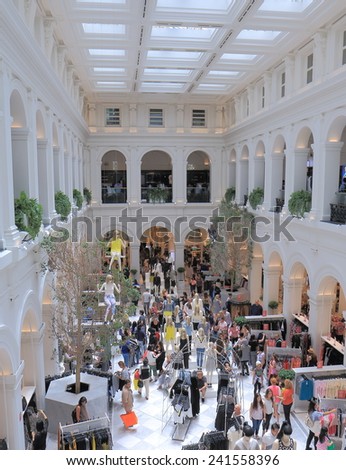 MELBOURNE AUSTRALIA - DECEMBER 31, 2014: Unidentified people shop at H&M. H&M is a Swedish multinational clothing company and has branches in 53 countries as of 2014