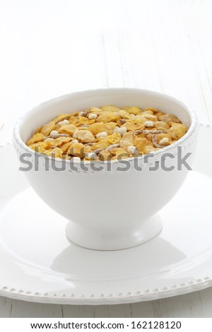 Delicious and nutritious lightly toasted breakfast cereal with bran.