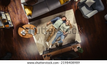 Similar – Foto Bild Liebevolles junges Paar, das zu Hause im Schlafzimmer auf dem Bett liegt