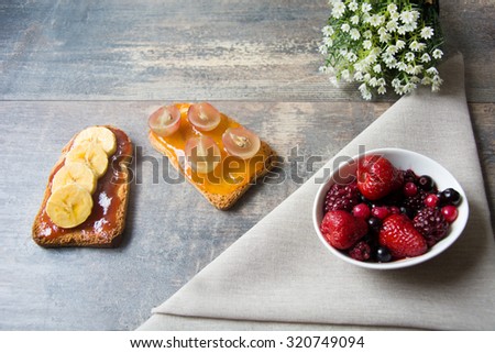 Natural yogurt with fresh berries, toast with fruit and cereals