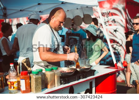 MOSCOW, RUSSIA - AUGUST 9, 2015: Street vendor is making chilli con carne at a street fair n Moscow, Russia.