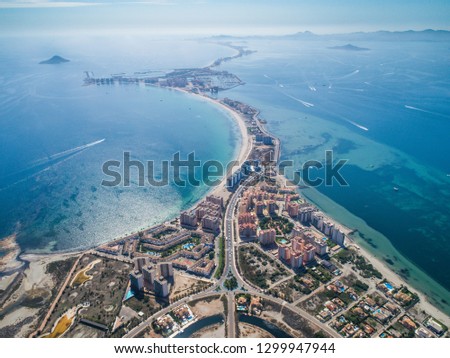 Aerial photo of buildings, villas and the beach on a natural spit of La Manga between the Mediterranean and the Mar Menor, Cartagena, Costa Blanca, Spain. 14 Foto stock © 