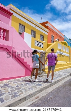 Bo Kaap Township in Cape Town, colorful house in Cape Town South Africa. Bo Kaap, couple man and woman on a city trip in Cape Town Stok fotoğraf © 