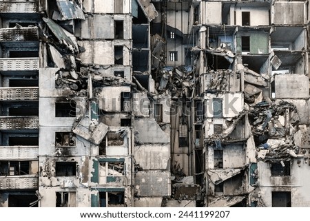 Similar – Foto Bild Ruine eines Hochhauses und Straßenbeleuchtung