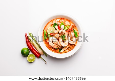 Similar – Foto Bild leckere Gourmet-Pasta mit pikanten Meeresfrüchten, Garnelen, Tintenfisch und Muscheln, gekocht mit rosa Pfeffer und Thymian