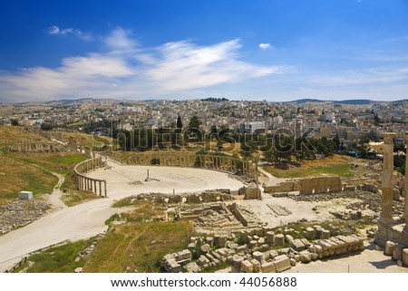 Jordan. Jerash (the Roman ancient city of Geraza). General view of ruins - the oval Forum and the Cardo Maximus with imposing colonnade