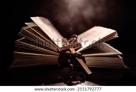 Praying with wooden crucifix cross on Holy Bible study background Foto stock © 