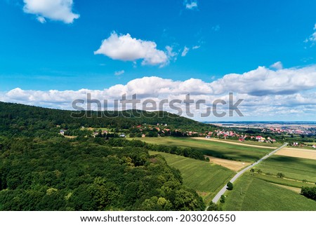 Foto Bild Sleza Berglandschaft. Luftaufnahme von Bergen mit Wald.