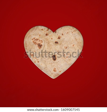 Similar – Foto Bild Portionen von leckerem Naan-Brot mit Lachs auf Tellern