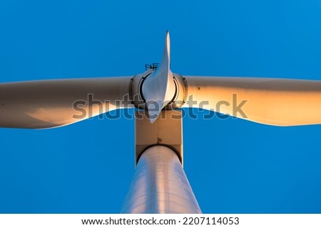 Bottom view of a wind turbine with rotor blade and generator box Foto d'archivio © 