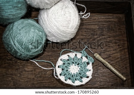 Several balls for crochet lace , in wooden box.