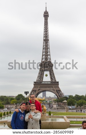 PARIS, FRANCE - JUNE 5 2015:Tourist Photography  with Eiffel Tower is the most visited monument in France and the most famous symbol of Paris, June 5, 2015