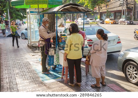 BANGKOK, THAILAND - JUNE 21Thai man selling street  Market Prachaniwet in Bangkok city June 21, 2015 in Bangkok, Thailand.