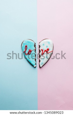 Two cookies in shape of broken heart with glaze Foto stock © 
