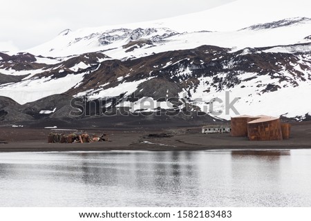 )ld abandoned whaler's station and hut, whaler's bay, deception island, south shetland island, antarctica Stock fotó © 