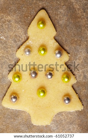 Decorated cookie with balls in shape of a christmas tree