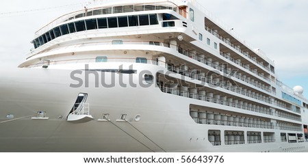 The passenger ship expects passengers in port