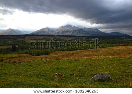 Ben Nevis Mountain seen from Spean Bridge under a threatening sky (Scottish Highlands) Imagine de stoc © 