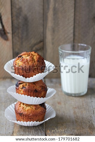 Apple muffins with chocolate and nuts