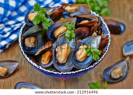 Cooked mussel with herbs and wine
