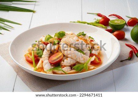 Similar – Foto Bild leckere Gourmet-Pasta mit pikanten Meeresfrüchten, Garnelen, Tintenfisch und Muscheln, gekocht mit rosa Pfeffer und Thymian