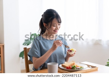 Similar – Foto Bild Junge Frau mit Frühstück auf dem Bett, die sich ausdehnt.