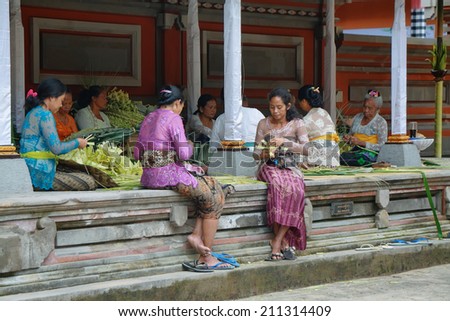 BALI, INDONESIA - SEPTEMBER 30: hinduism women making offerings for the gods on September 30, 2009 in Tirta Empul Temple, Bali, Indonesia.