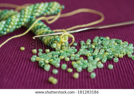 Knitted necklace and the scattered beads