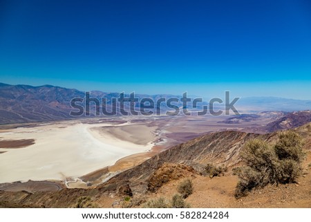 Dante's View is a viewpoint terrace at 1,669 m (5,476 ft) height, on the north side of Coffin Peak, along the crest of the Black Mountains, overlooking Death Valley. Stock fotó © 