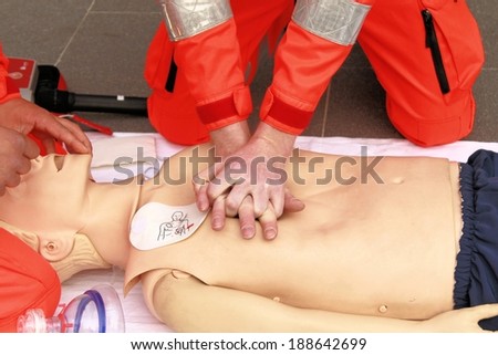 resuscitation performed by health care professionals to dummy